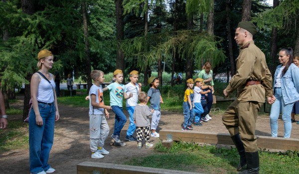 Музей Победы пригласил москвичей пройти квест по парку и получить призы