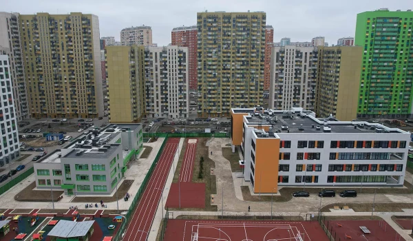 В 2023 году в столице построили 53 школы и детских сада