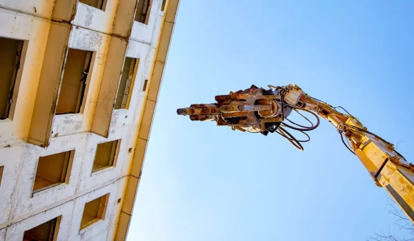 Незаконный шиномонтаж демонтирован собственником в районе Москворечье-Сабурово