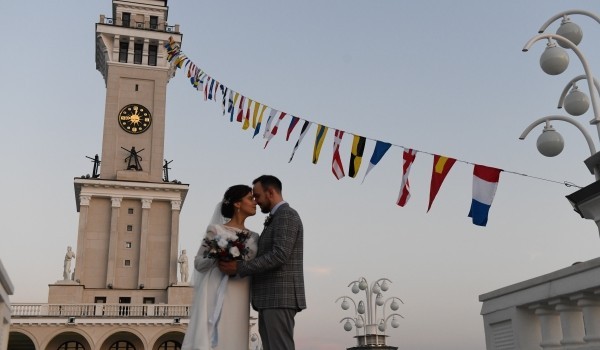 Более 120 пар поженились на Северном речном вокзале за сезон