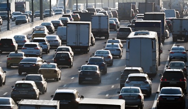 Автомобилистов призвали пересесть на городской транспорт из-за затруднений на дорогах вечером пятницы