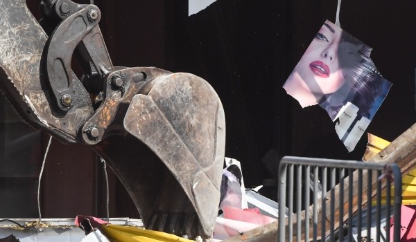 Незаконный торговый объект вблизи жилых домов демонтировали в Капотне