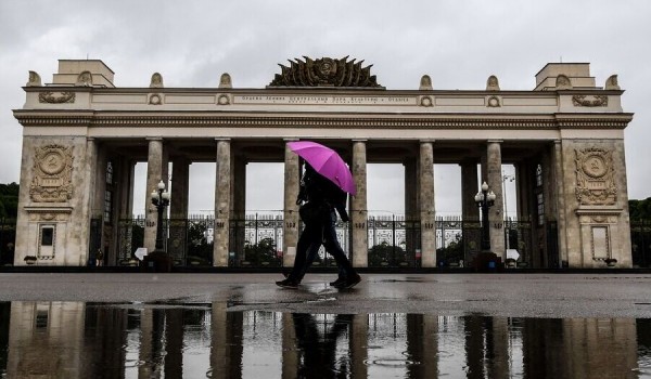 Парк Горького временно закрыли для посетителей из-за непогоды