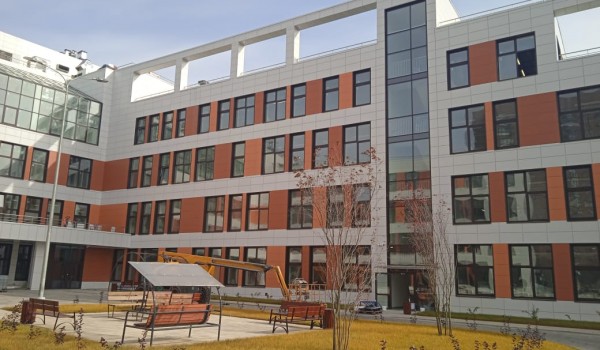 Загрутдинов: Здание новой школы в Ватутинках на 1200 учеников готово на 90%