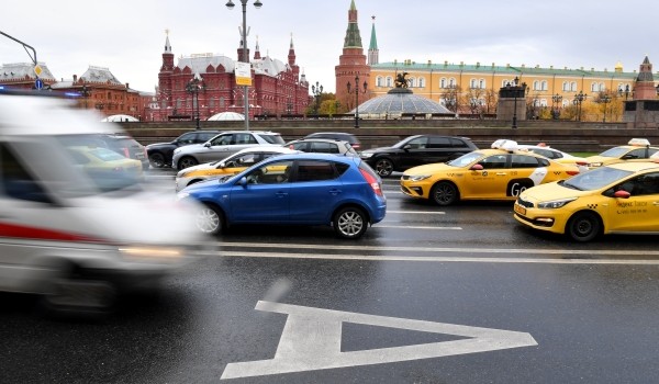 Москвичам посоветовали пересесть на общественный транспорт из-за затруднений на дорогах