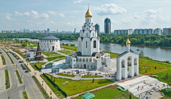 Два православных храмовых комплекса оформлены на северо-западе Москвы