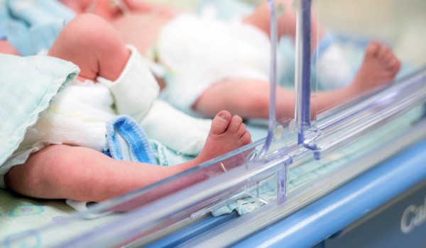 Московские врачи выхаживают 99% младенцев, родившихся раньше срока