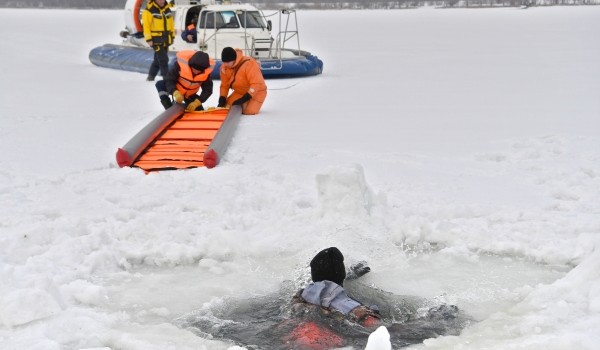 Видео с пресс-конференции «Подготовка спасателей на воде к обеспечению безопасности на водоемах Москвы в зимний период»