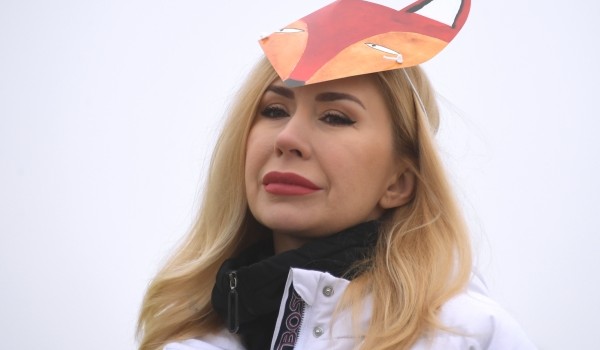 Российские спортсмены пригласили горожан прокатиться на коньках на главной выставке страны