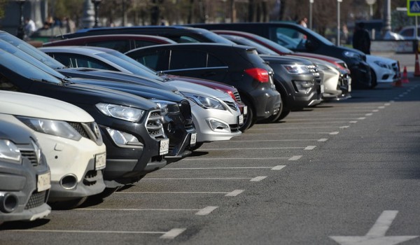 Свыше 50 тыс. люксовых авто переместили на спецстоянки в Москве
