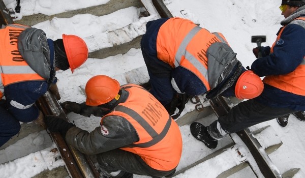 Свыше 1,5 тыс. железнодорожников убирали снег на МЖД за минувшие сутки