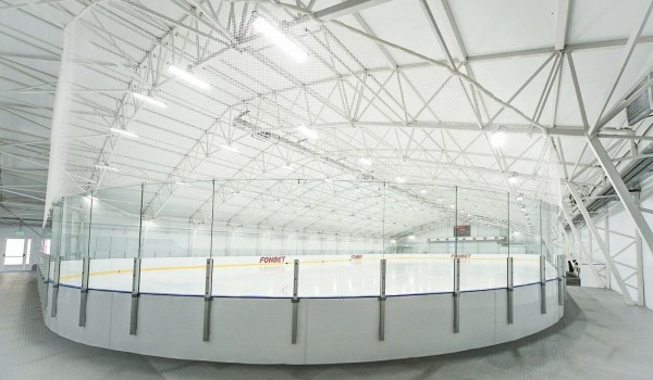 В Щербинке завершается строительство крытой ледовой арены
