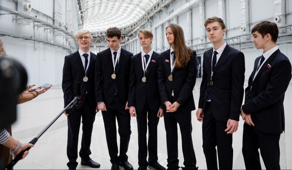 Московские школьники победили в международной олимпиаде по астрономии в центре «Сириус»