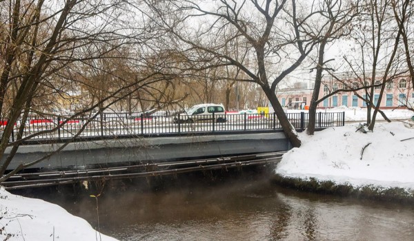 Столичные службы отремонтировали Лихачевский мост