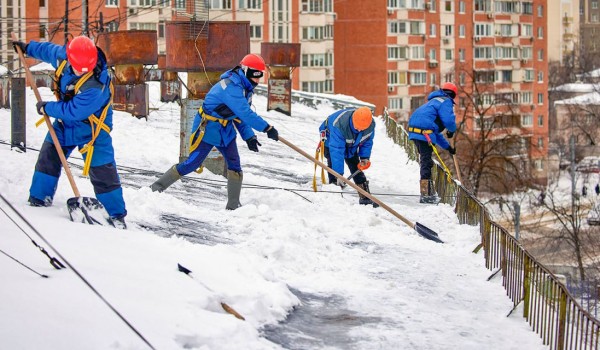 Городские службы ведут работы по очистке от снега в связи с погодными условиями