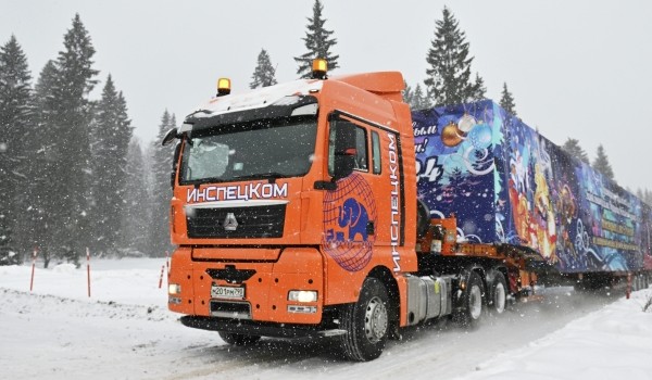 Главную новогоднюю елку России отправили из Московской области в Кремль
