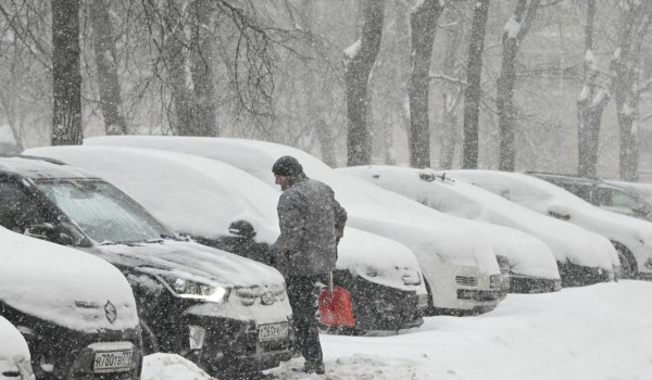 Жителей столицы предупредили о метели и снежных заносах 14-15 декабря