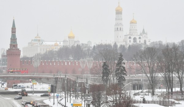 Сильный снег, метель и до 5 градусов мороза ожидаются в Москве 15 декабря