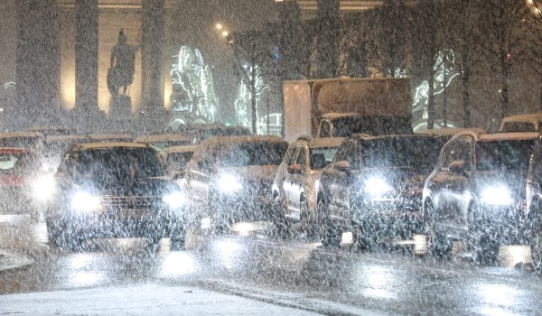 Москвичам рекомендовали пользоваться метро, МЦК и МЦД из-за непогоды