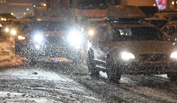 Москвичей попросили вечером выезжать на личных машинах после 19:00