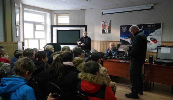 Спецназовцы провели лекцию по антитеррору для московских юнармейцев