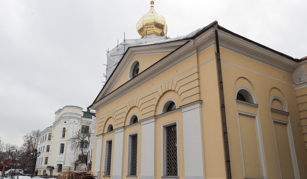Фасадам церкви Успения в Казачьей слободе возвращают исторический цвет