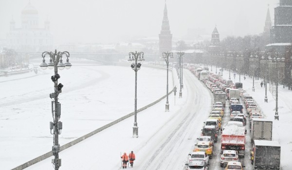 Москвичам рекомендуют пользоваться общественным транспортом из-за снегопада