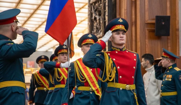 Более 150 новобранцев Преображенского полка приняли присягу в Музее Победы
