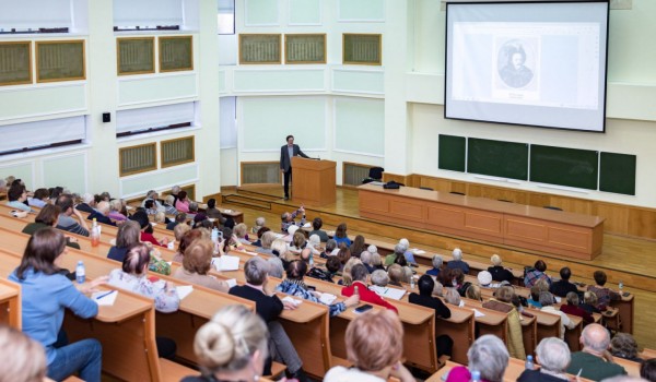 Занятия в 20 вузах организовали для участников «Московского долголетия»