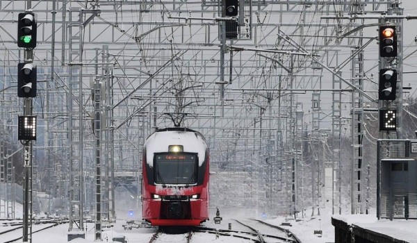 Почти 2 тыс. человек задействованы в уборке снега на МЖД в столичном регионе