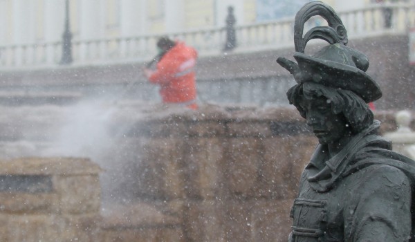 Московские фонтаны начали готовить к новому сезону
