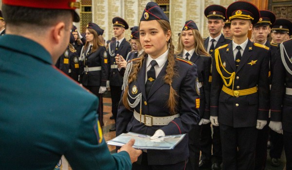 Более 350 выпускников Колледжа полиции получили дипломы в Музее Победы