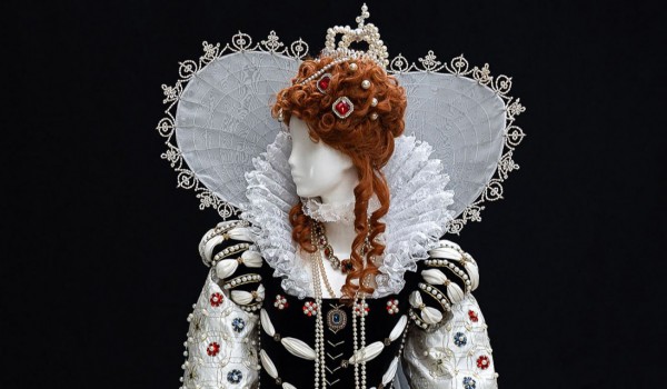 Выставка исторических костюмов «Отражение сквозь века» пройдет в музее-усадьбе «Люблино»