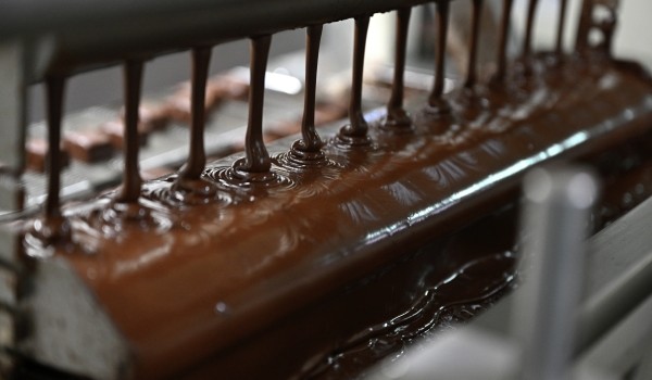 Шоколад с миндальным пралине стал любимым товаром москвичей в отделениях Почты России