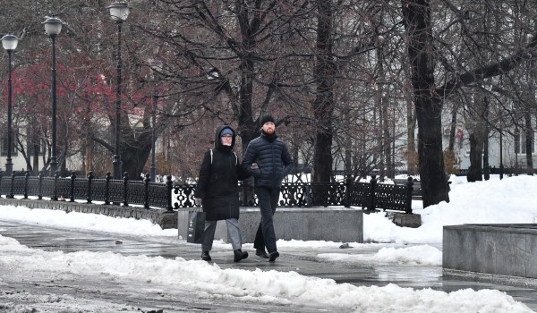 «Желтый» уровень опасности из-за гололедицы объявили в Москве до вечера 12 марта