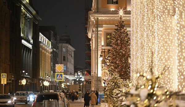 Новогодние украшения и освещение начали убирать со столичных улиц и площадей