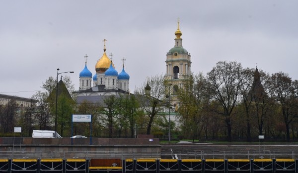 Причал «Новоспасский» на Краснохолмской набережной промыли после зимы