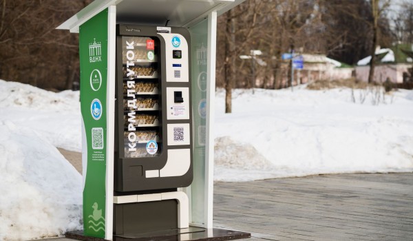 Вендинговые автоматы с кормом для птиц установили на ВДНХ