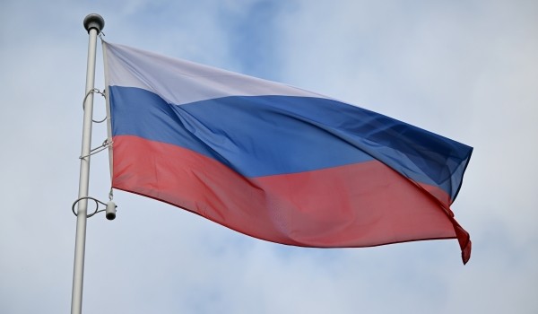 Общеобразовательные учреждения Москвы и регионов обязали вывешивать флаги России