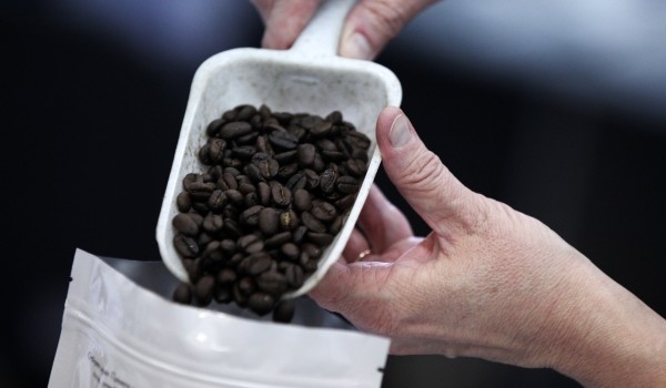 Столичные полицейские задержали подозреваемых в краже 20 пачек кофе