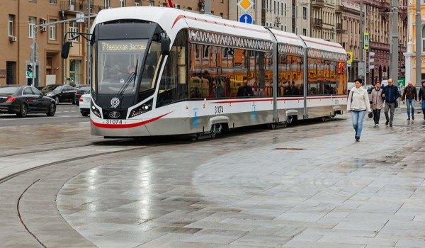 Несколько маршрутов трамваев временно изменят в центре города