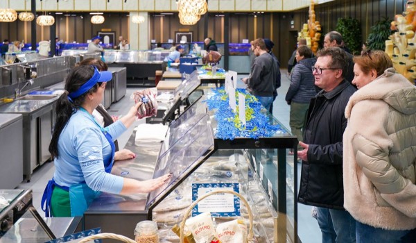 Акции на морепродукты будут действовать в Великий пост на рыбном рынке в Москве