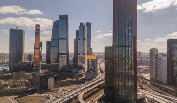 Стилобат двух корпусов в составе делового кластера «Москва-Сити» будет украшен светопрозрачными конструкциями