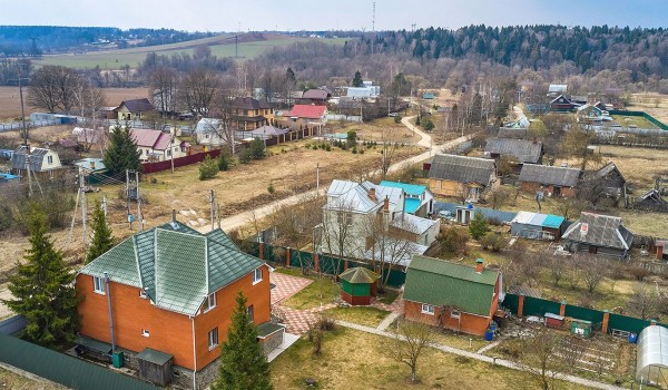 Москва выставила на продажу три участка для строительства частных домов в ТиНАО