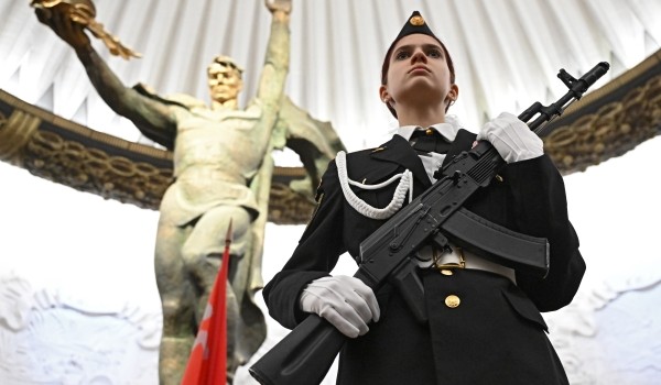 Торжественный митинг в честь Дня Победы прошел в Москве на Поклонной горе