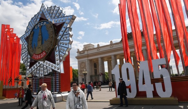 Более 4 тыс. декоративных элементов установили в Москве ко Дню Победы