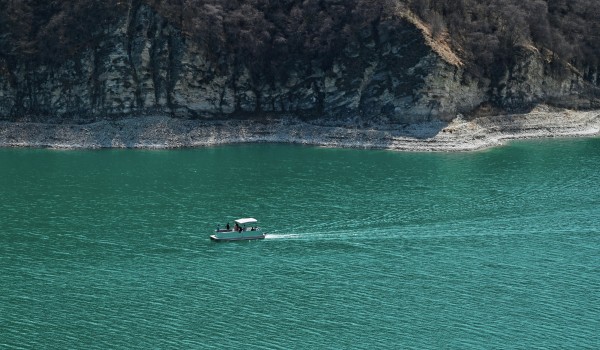 Географы МГУ оценили изменение оледенения в Приэльбрусье по донным отложениям в озере