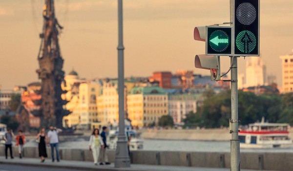 Светофоры на улицах Москвы перенастроили на летний режим