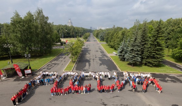 Флешмоб ко Дню России провел Музей Победы