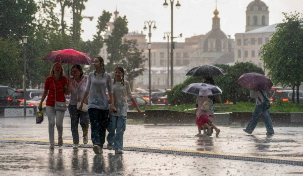 Городские службы Москвы продолжают работать в усиленном режиме из-за дождей